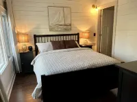 NEW LISTING!! Renovated Carriage House in Downtown Grand Haven BOOKING NOW!!