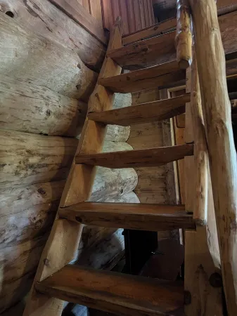 Yellow Banks Log Cabin With Waterfront Views