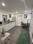 EUREKA SUITE, FULL KITCHEN. ONLY HOTEL WITH PARKING IN DOWNTOWN