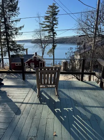 Charming 3-Bedroom + Loft Log Cabin at Lake Bomoseen in Castleton, VT. Sleeps 12
