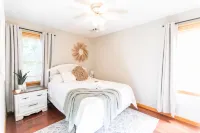 Updated and cozy Beach Box! Gorgeous Backyard! 3 minutes to beach!!