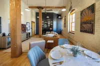 Historic Luxury Condo in downtown Knoxville  -FREE PARKING-