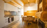 wonderful hut on the edge of the woods in Valle di Ledro for total relaxation Hotels in Ledro
