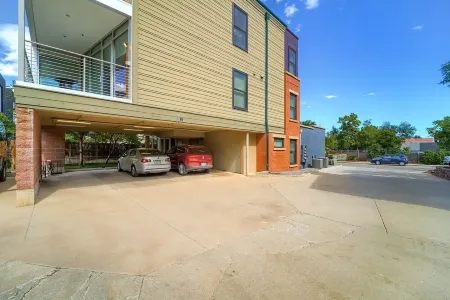 Breathtaking Views! 15 minute walk to Pearl St 5 minutes to Hiking.