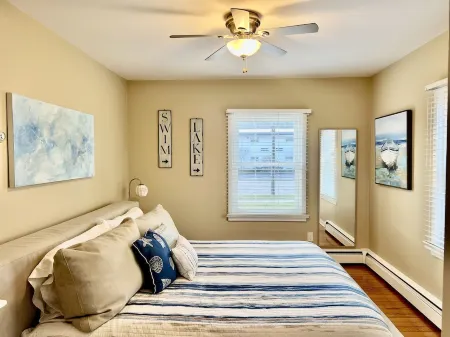 COZY BEACH Nesting in the ♥️ of DOWNTOWN with SEASONAL POOL&HOT TUB ACCESS