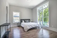 Westview Hotel! Spacious, Modernistic, Group Friendly Home in Atlanta