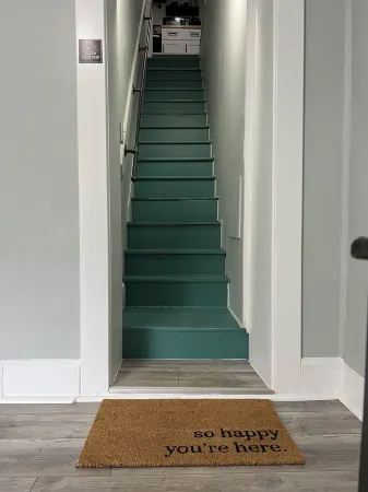 Cozy 1-bedroom in the heart of Historic Downtown Chillicothe Отели рядом с достопримечательностью «Адена Стейт Мемориал»