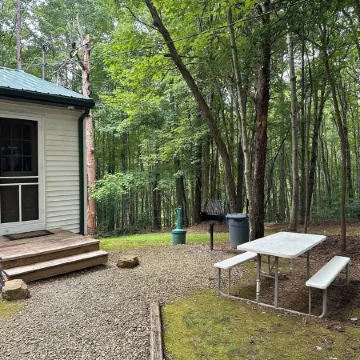 Trophy Buck sleeps 6, or rent all 4 for 20. Horseback riding across the Rd!