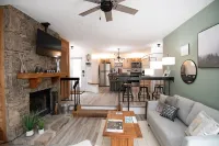 Heated Outdoor Pool, Close to Ohiopyle, Falling Water, and State Park with Beach