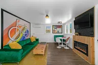 King Bed! Walk Downtown + Close to National Forest + Brevard Music Center