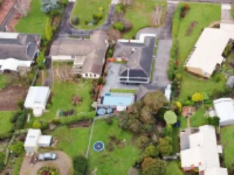 Gorgeous two bedroom home with lake views! Hotels in Hamilton