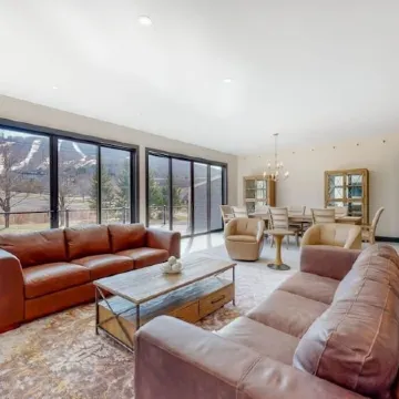 5 Bedrooms 5 1/2 Bath Ski Area Views, Walk to Skiing, Huge Common Space & Decks!