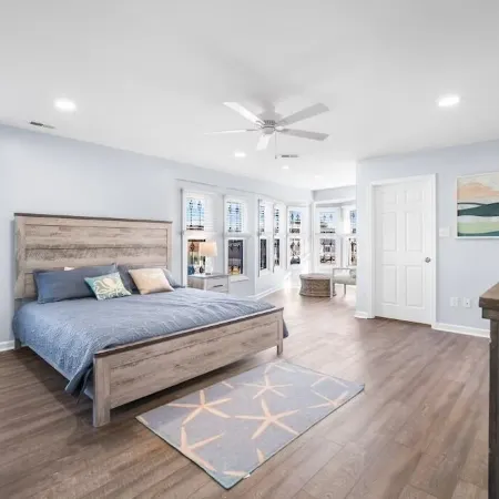 HEATED IN-GROUND POOL, 7 LARGE BEDROOMS, WALK TO BEACH, 5 MILES TO AC