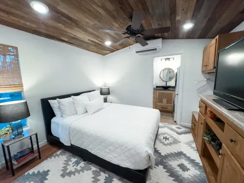 Little Black Cabin in the Oaks
