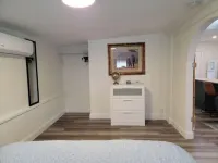 Cocoa Village Hideaway - 1 Bedroom/1 Bath Walk to Riverfront and Restaurants