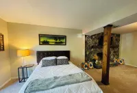Hillside Hideaway in Marietta, OH:  4 beds, 2 baths, stunning views! Các khách sạn gần Putnam Chocolates