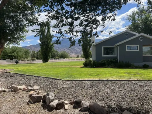 Beautiful Monroe Home on Paiute trail by Mystic Hot Springs ATV, flyers landing