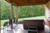 4-Bedroom 3-Bath Lakefront Home with Private Dock.  Can Sleep up to 14 People.
