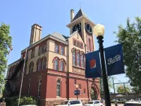 Historic Downtown Clock Tower View Condo-2 Bedroom