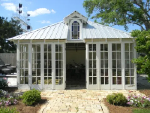 2Br w/Indoor Jacuzzi, and Only One Block from Downtown! the Art House