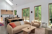 Architect-Designed 3BR Forest Retreat Near Asheville