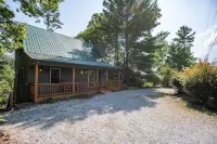 Ace In The Hole - Charming 3-bedroom cabin in peaceful Townsend. Sleeps up to 6.