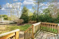 Pet Friendly, 3Br2BA. Walk or Trolley to Beach. Pool, Pickleball, Gym. BethWest
