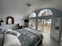 The Bay Shore Shire Waterfront ‘Hobbit’ Home • Stunning Sunsets • Earth Covered