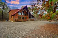 Spacious Cabin w/ Hot Tub, Fire Pit, Pool Table & Boat Parking-Great Location!