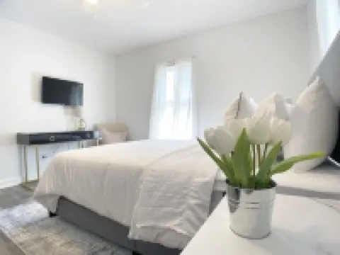 Modern 1 Bedroom walk to Glass Museum w/ Bonus Wellness Studio Hotels in Corning