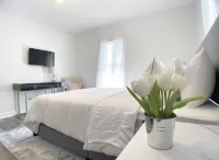 Modern 1 Bedroom walk to Glass Museum w/ Bonus Wellness Studio Hotels in Corning