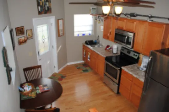 On the Wine Trail - Minutes to Giant City, Shawnee Forest, SIU - Amazing Shower