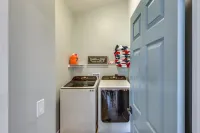 Walk to Beach Cottage with Private Pool and Golf Cart