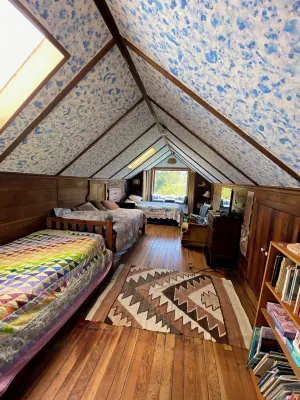 Unique Redwood home built 1920 with hot tub & short walk to the Elk beach