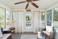 Single Family Home in a Beautiful Neighborhood Hotels in Clarksville