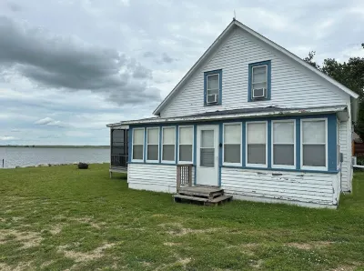 Cozy 4 Bedroom Cabin on Blue Dog Lake - Perfect for Families and Friends Hotel a 