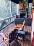 'CREEK-N-AWESOME'  Luxury Creek Cabin /Trout Fishing/Hot Tub/PET FRIENDLY