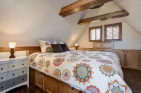 Charming 4-bedroom cabin overlooking Table Rock Lake