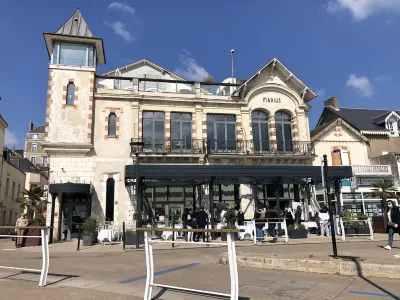 La Ti Source à 2 pas du Vieux Port, en Impasse Privée, Avec Garage