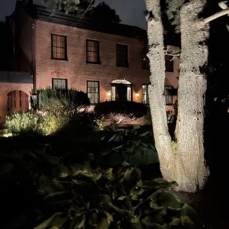 200 yr old Historic Farmhouse in Walkable City Neighborhood - 35 min to Saratoga