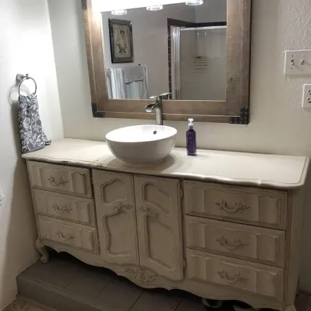 PET FRIENDLY MAIN STREET LOFT, WALKING DISTANTANCE TO OLD TOWN TOMBALL
