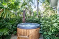 Luxury vacation resort experience. 10 min to beaches, restaurants, golf & shops.