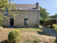 Warm, modern house 50m from the sea Hotels in Trebeurden