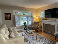 Harbor Home on Miner-An Adorable Lakeside Bungalow Hotels in Muskegon