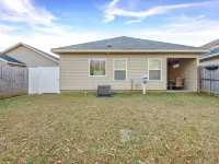 Stunning Cottage home with King bed! Pet-friendly! Hotels in Enterprise