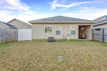 Stunning Cottage home with King bed! Pet-friendly!