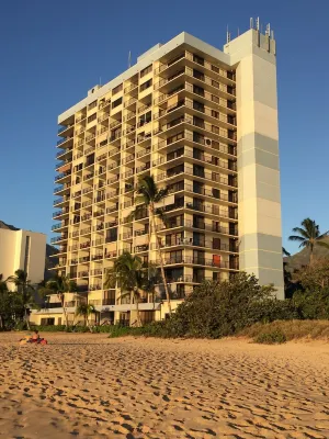 16P - Permitted penthouse end unit at the Hawaiian Princess - best view on Oahu Отели рядом с достопримечательностью «Nanakuli Public Library»