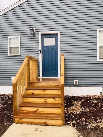 Remodeled home close to lake and walking trails Отели в г. Альберт-Ли