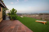 Zen Hilltop Resort: Heated Infinity Pool, Spa, 360° SoCal Views Hôtels à proximité de : Albertsons