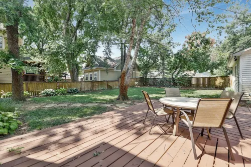 Home by the river, 5 Bedrooms, 5-minute walk to Children Museum, POOL TABLE! - Boutique